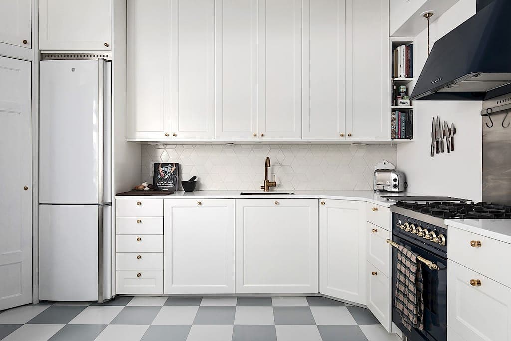 Vitt kök vit bänkskiva ikea